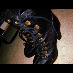 Fashionable boot sneakers
